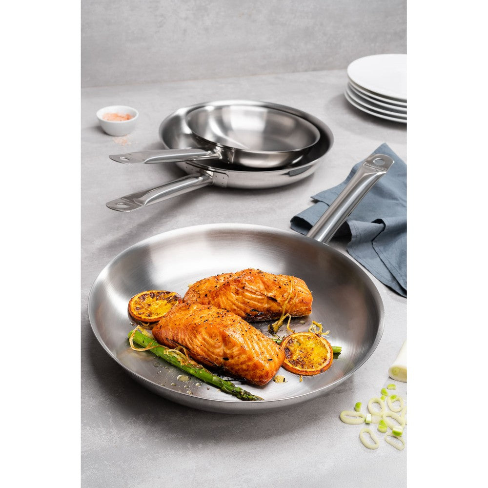 Sartén Tramontina Professional raso de acero inoxidable fondo triple con mango 30 cm 2,9 L