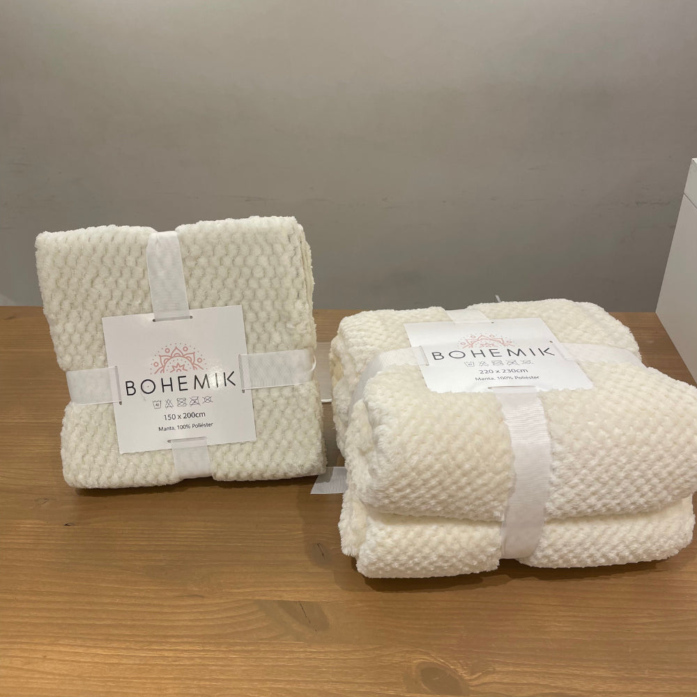 Frazada Microfibra White – Suave, Liviana y Decorativa