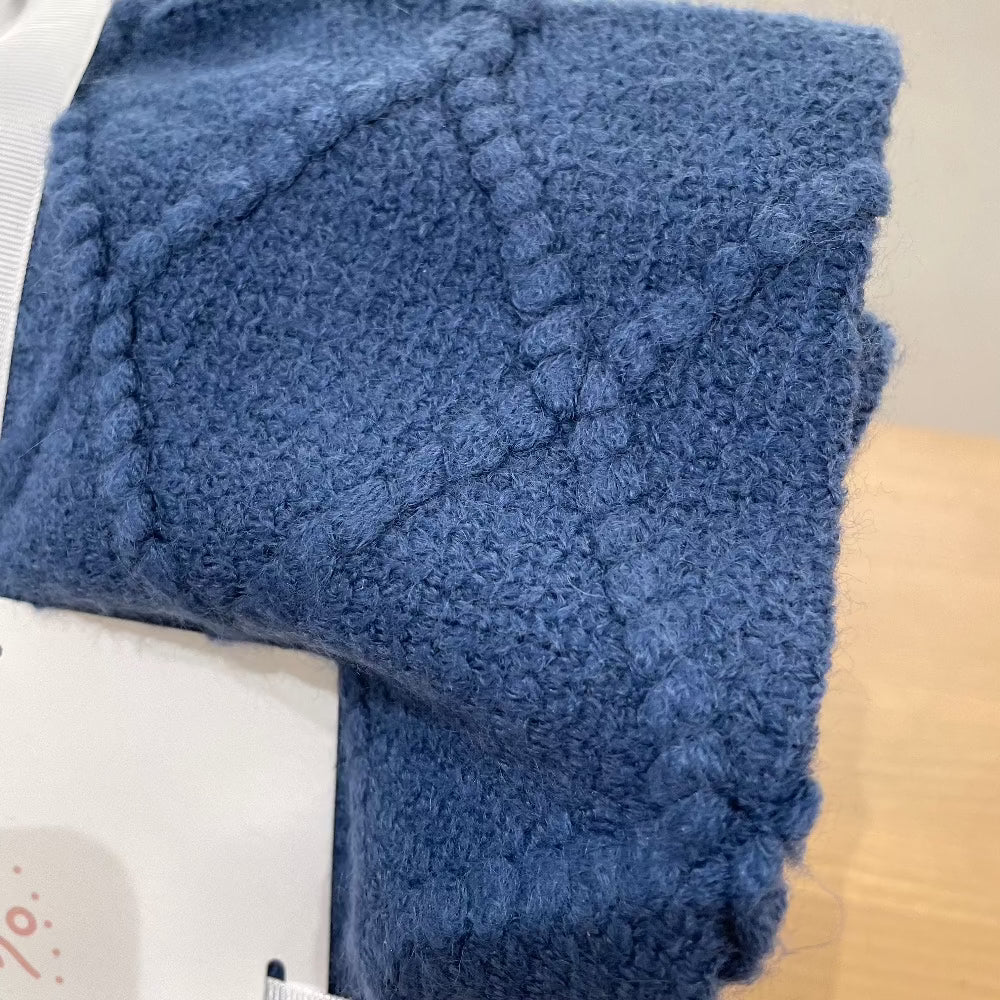 Manta Rustic Blue – Estilo Artesanal en Azul Profundo