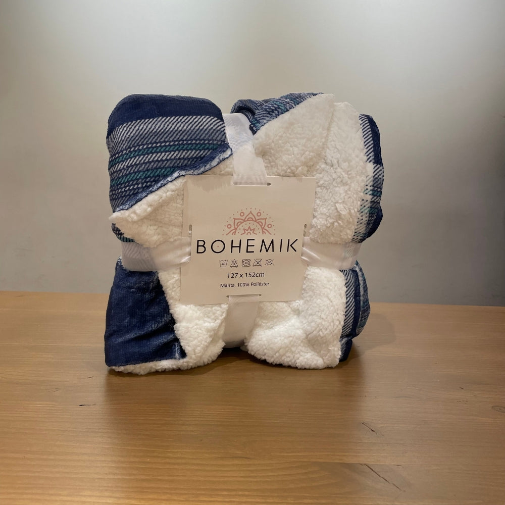 Manta Blue Flannel – Suavidad y Estilo en Tonos Azules
