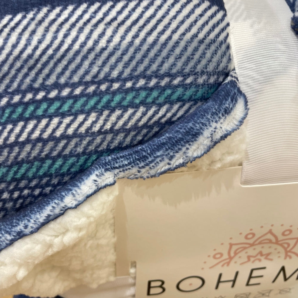 Manta Blue Flannel – Suavidad y Estilo en Tonos Azules