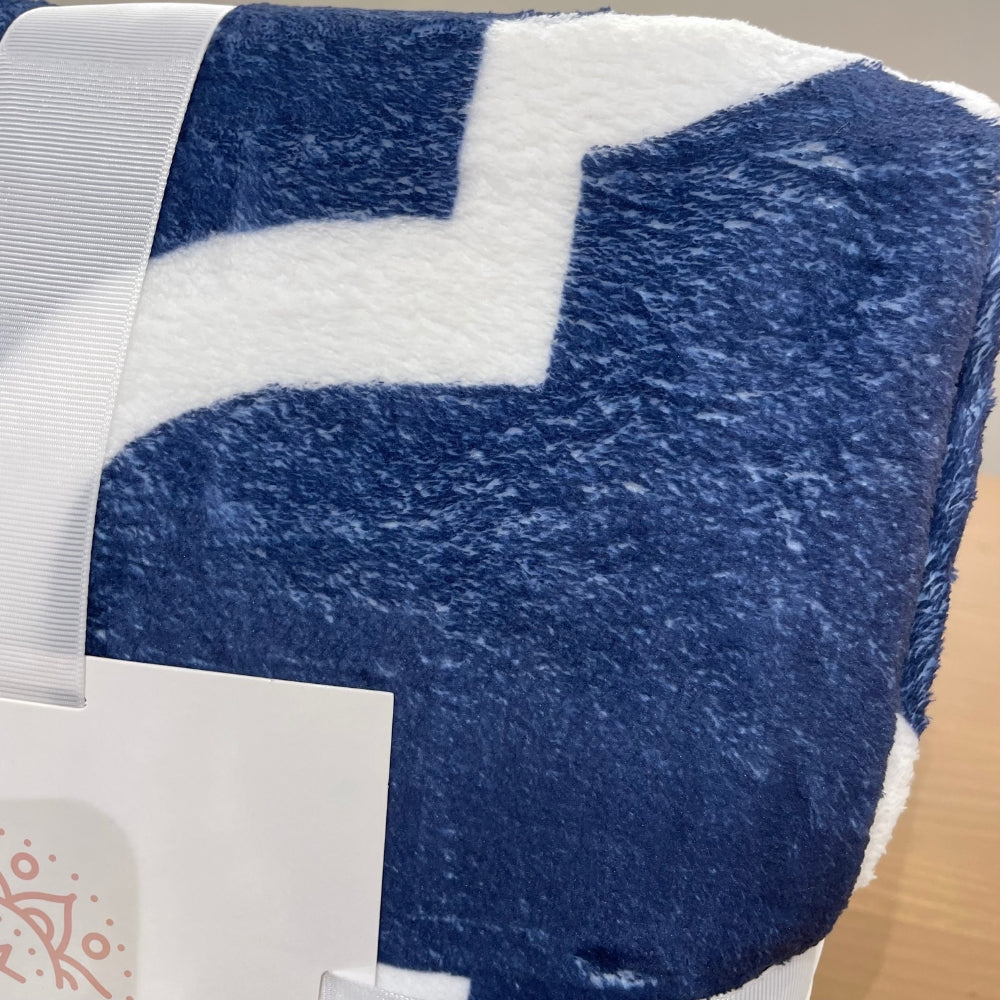 Manta Soft Tone Blue – Suavidad en Azul con Estilo Natural