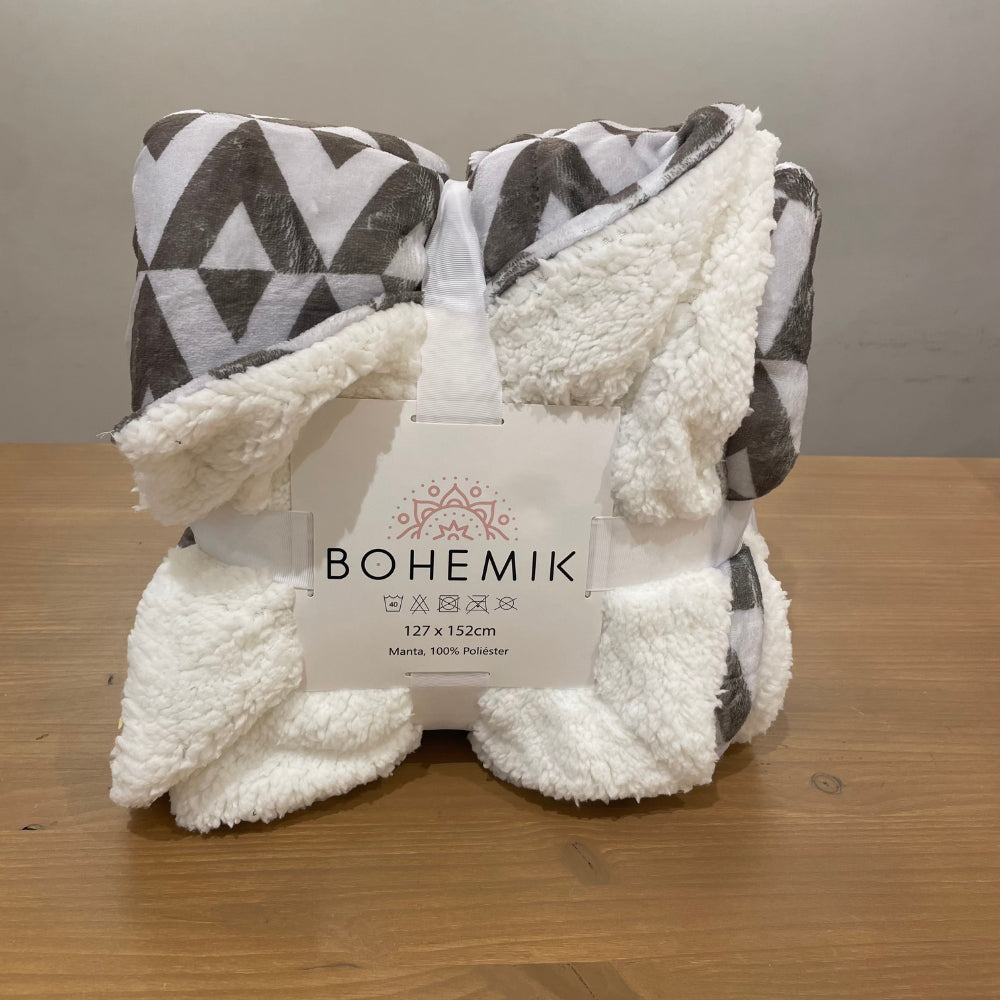 Manta Gray Flannel – Suave, Liviana y Estilo Acogedor