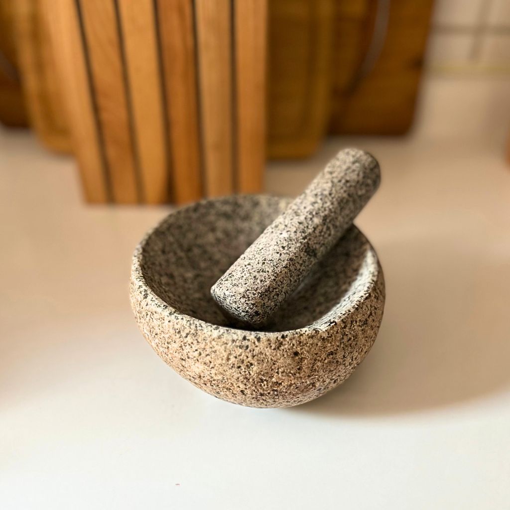Set Pebre Chileno con Mortero, Alcuza, Ensaladeras Bella y Tabla Coquinaria