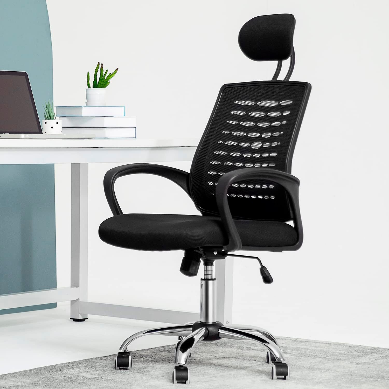 Silla oficina simply mesh negra con apoyabrazos y cabeza