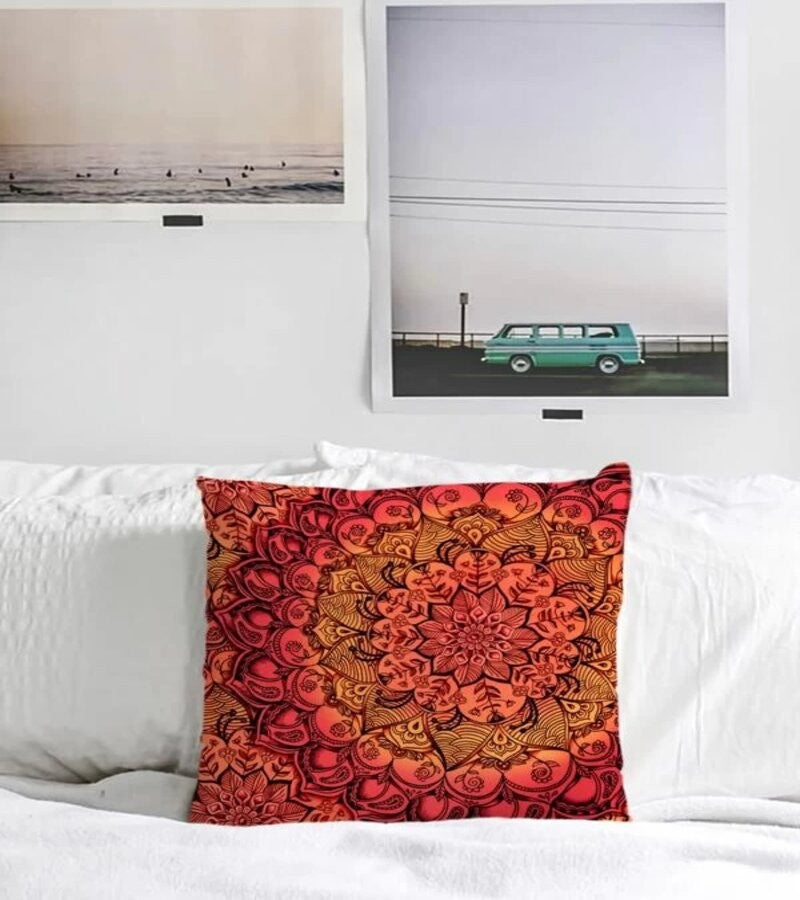 Cojín estampado flor rojo