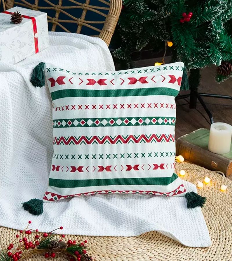 Pack Deco Navidad, incluye 2 Fundas Cojin y 2 Alfombras Franjas Verde