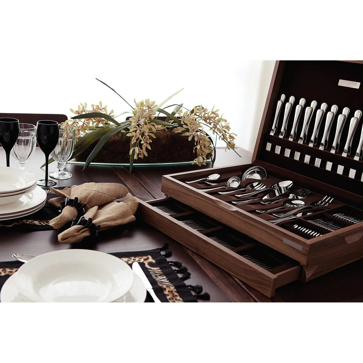 Juego de cubiertos de 130 piezas Tramontina Firenze de acero inoxidable con cuchillos de mesa forjados, terminación brillante