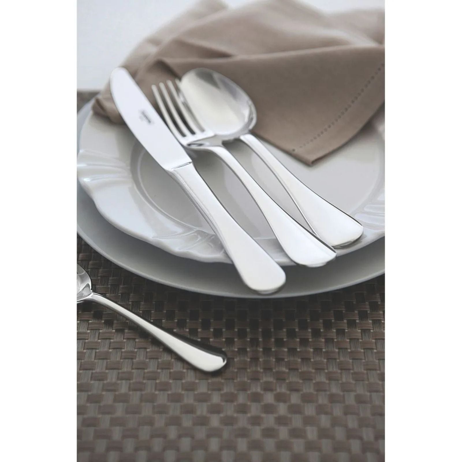 Juego de cubiertos de 130 piezas Tramontina Classic de acero inoxidable con cuchillos de mesa forjados, terminación brillante