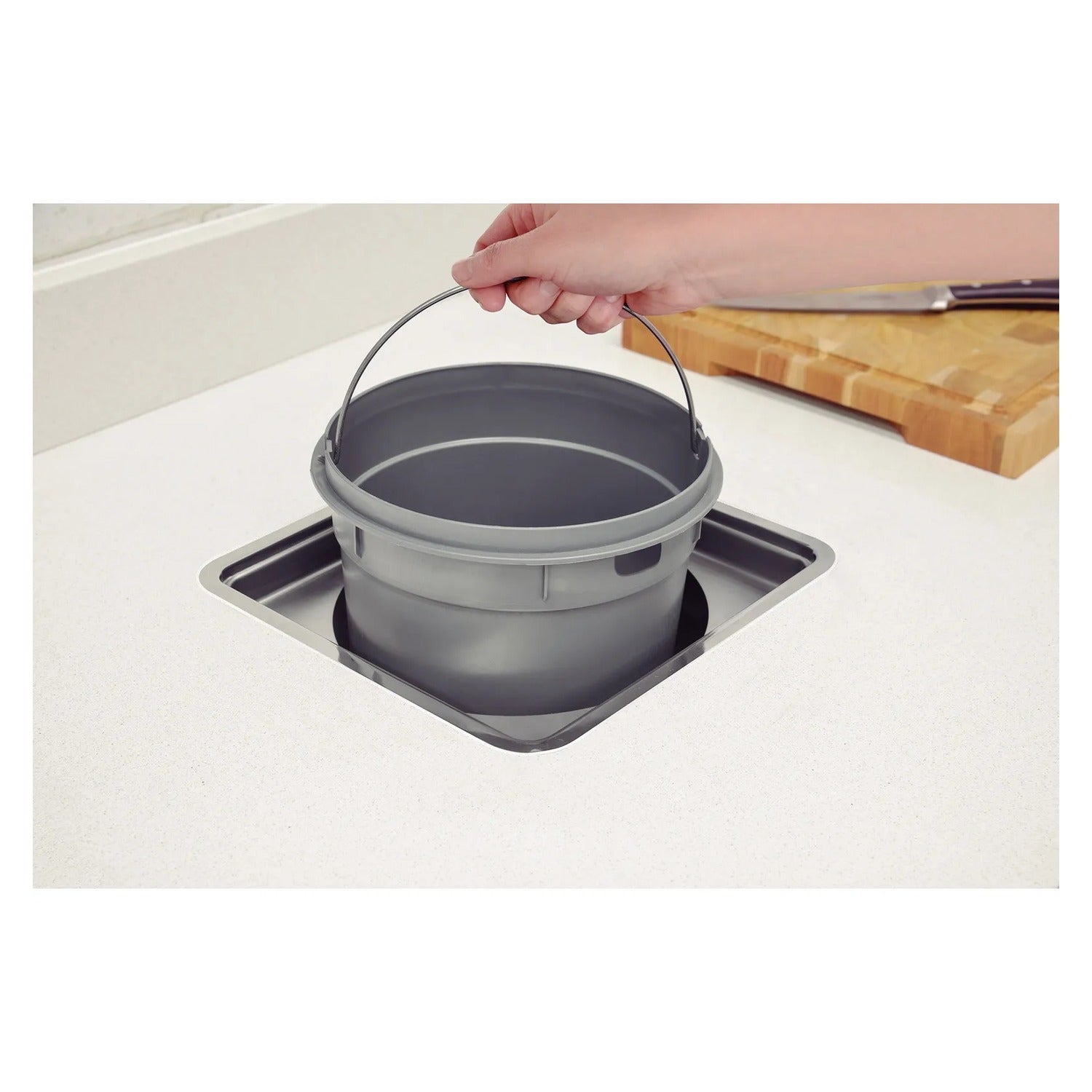 Basurero de empotrar Tramontina Clean Square en acero inoxidable con balde plástico de 5 L - imagen 5