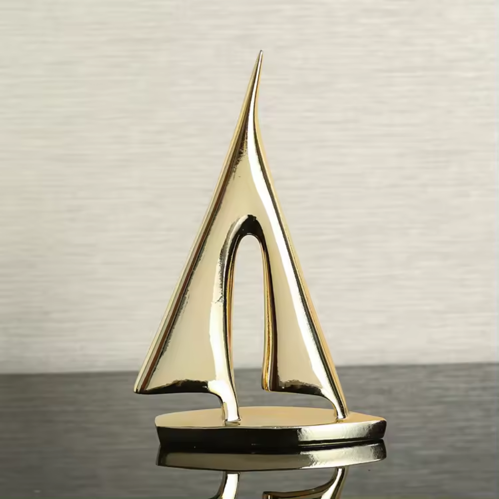 Figura Decorativa Velero Dorado