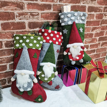 Cargar imagen en el visor de la galería, Pack 3 Botas de Navidad Viejo Pascuero
