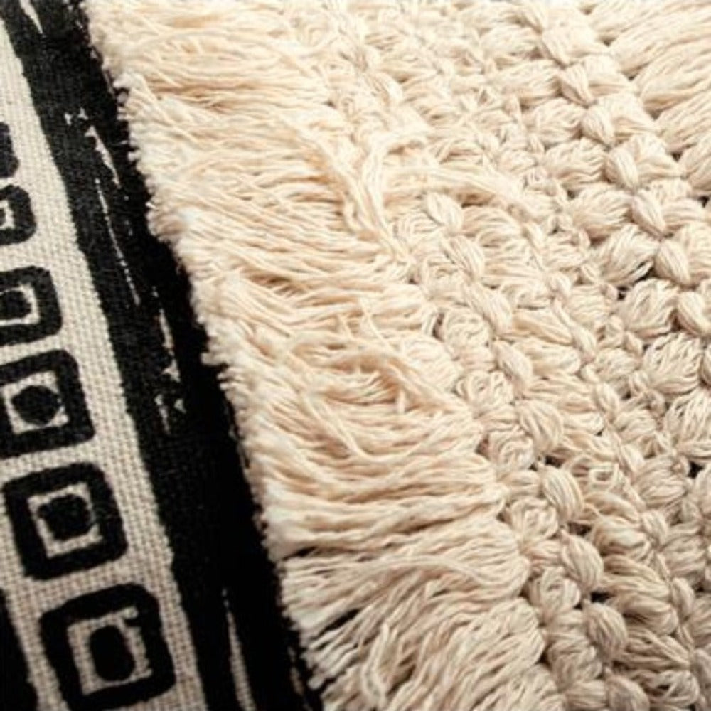 Cojín Bordado Boho Pompones y Borlas