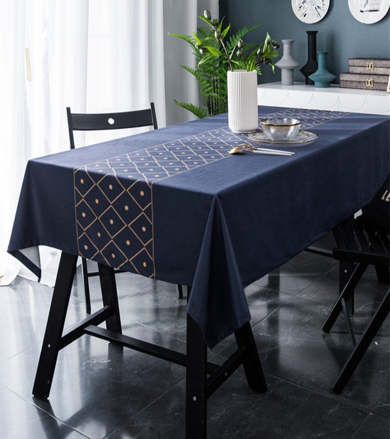 Mantel Rectangular Azul con Figuras en el centro doradas