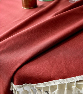 Mantel Redondo Rojo con Borlas Blancas